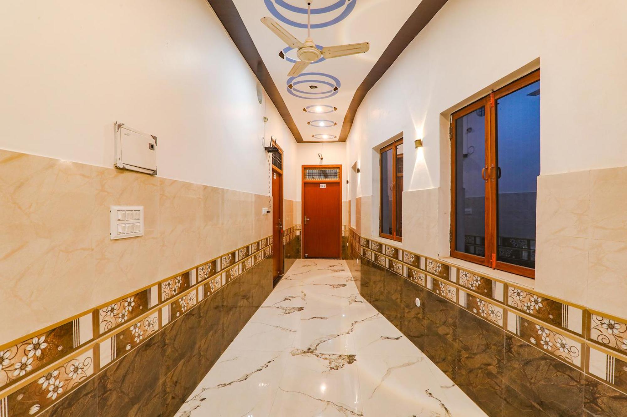 Отель Fabexpress Shree Siya Raman - 500M From Shri Ram Janam Bhumi Ayodhya Экстерьер фото